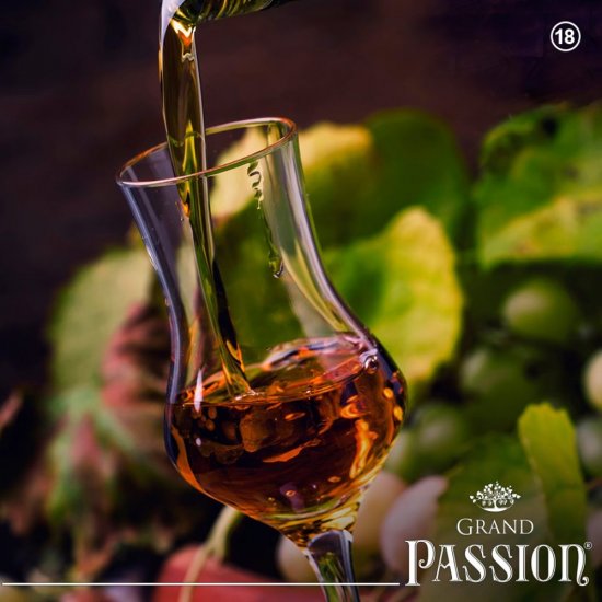 Vinars Grand Passion VS cu Pahar, 40% Alcool, 0.7 L, Bautura Vinars, Bautura Alcoolica, Bauturi Alcoolice, Bautura Grand Passion, Coniac, Cognac, Vinars Coniac, Coniac Grand Passion, Coniac 40% Alcool, Vinars 40% Alcool