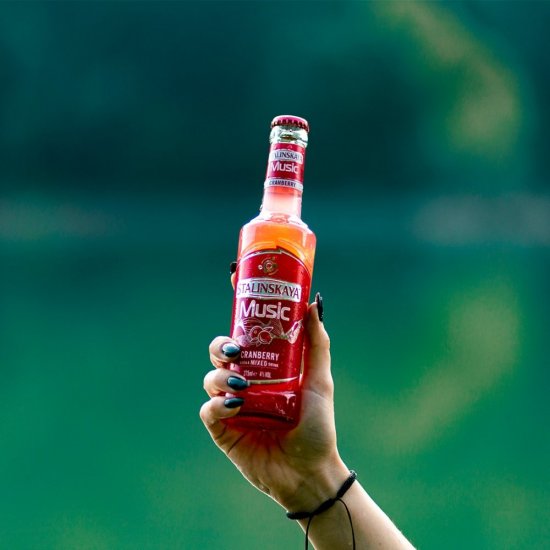 Cocktail Alcoolic Stalinskaya Music Cranberry, 4% Alcool, 275 ml, Aroma de Merisoare, Cocktail Stalinskaya, Cocktail cu Vodca si Merisoare, Cocktail cu Merisoare, Bautura Alcoolica, Bauturi Alcoolice, Cocktailuri cu Vodca, Cocktailuri cu Fructe