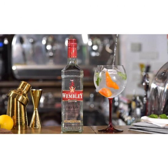 Gin Wembley Dry Gin, 0.7L, Ginuri, Wembley Dry Gin 0.7 L, Bauturi Alcoolice, Ginuri Wembley, Bauturi Wembley Dry Gin, Bauturi cu Alcool, Sticla de Gin Wembley Dry Gin 0.7l