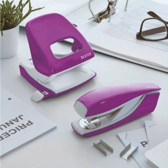 Capsator Leitz 5502, 30 Coli, Capse 24/6, Mov Metalizat, Capsator Modern, Capsator de Birou, Capsator pentru Birou, Capsator Mov Leitz, Capsator cu Capse nr 24/6, Capsator pentru 30 de Coli, Capsator Capacitate Capsare 30 Coli