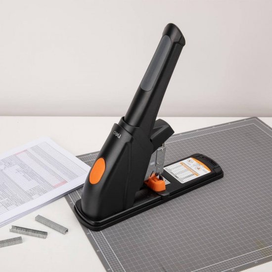 Capsator Deli Power Saving, 210 Coli, Capse 23/6 si 23/23, Corp Metalic Negru, Capsator Profesional, Capsatoare Manuale, Capsator Manual de Hartie, Capsatoare Metalice Deli pentru Birou, Capsatoare 210 Coli, Capsatoare pentru Hartie, Capsator pentru Birou