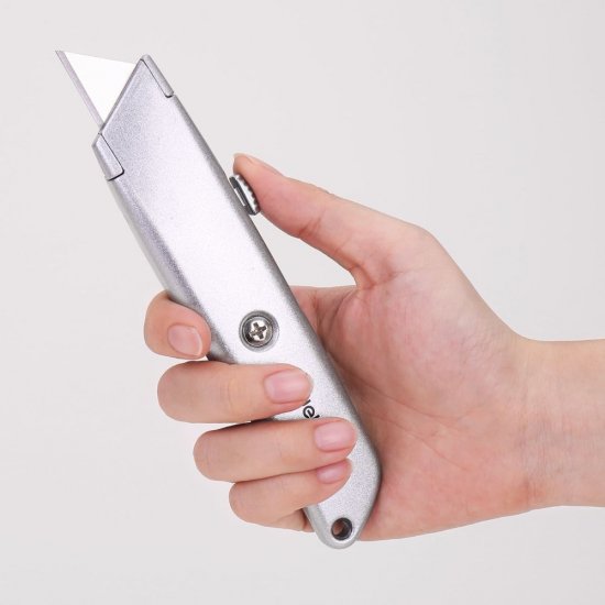 Cutter Utilitar Deli din Aluminiu, Lama Magnetica, Cutter Utilitar, Cutter Utilitar din Aluminiu, Cutter cu Lama Magnetica, Cutter Utilitar din Aluminiu cu Lama Magnetica, Cutter Utilitar Deli, Cutter Utilitar Deli din Aluminiu, Cuttere Profesionale