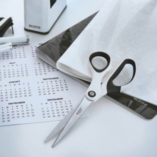 Foarfeca Leitz Wow, 20.5 cm, Lama Titan si Inox, Grip Ergonomic, Alb Metalizat, Foarfeca de Birou, Foarfeca pentru Birou, Foarfeca Birou, Foarfece de Birou, Foarfece pentru Birou, Foarfece Birou, Foarfeci de Birou, Foarfeci pentru Birou