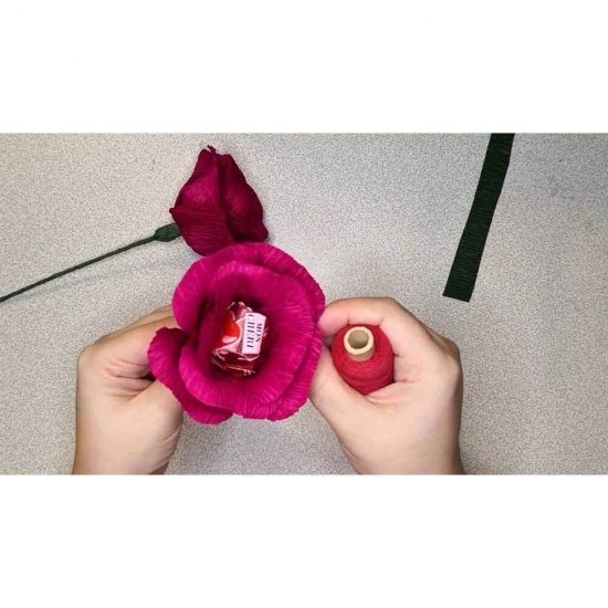 Hartie Floristica DACO, Model Inimi, 50x250 cm, 5 Buc/Set, 180 g/m², Alba, Hartie Creponata Floristica, Hartie Modelare Flori, Rola Hartie Creponata Floristica, Hartie Floristica 180 g, Rola Hartie Floristica, Hartie Floristica Colorata