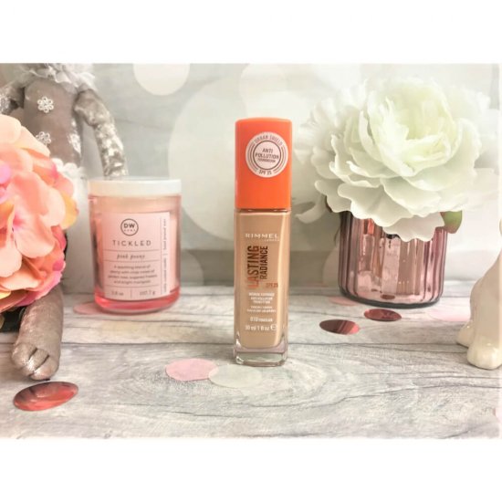 Fond de Ten Rimmel Lasting Radiance, 070 Porcelain, 30 ml, Fond de Ten cu Acoperire, Fond de Ten cu Acoperire Medie, Fond de Ten Rezistent, Fond de Ten Zilnic, Fond de Ten Rimmel London, Fond de Ten Hidratant