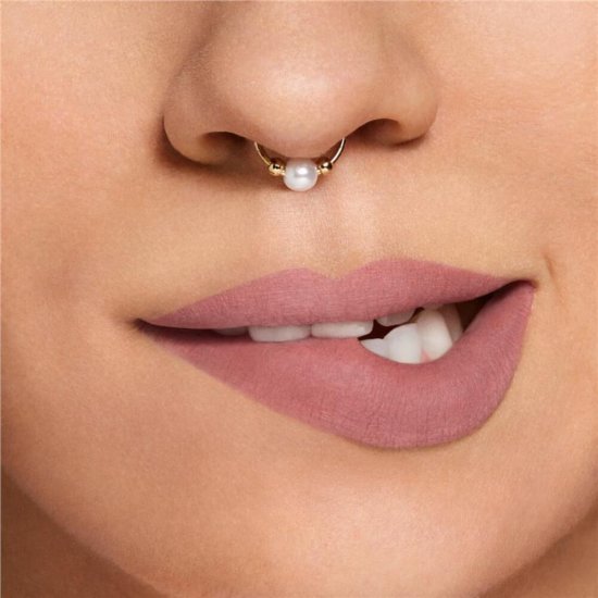 Ruj Lichid Mat RIMMEL LONDON Stay Matte, 220 Fatal Kiss, 5.5 ml, Ruj de Buze, Ruj pentru Buze, Ruj Lichid de Buze, Ruj Rezistent pentru Buze, Ruj Mat Rezistent la Transfer, Ruj Acoperire Mare, Ruj Mat Puternic Pigmentat, Ruj de Buze Mat Rimmel London