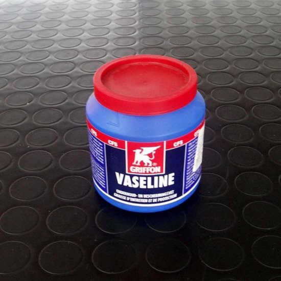 Vaselina Pura Neaditivata GRIFFON, 200g, Galbena, Vaselina pentru Lubrifiere, Vaelina Pura, Vaselina Neaditiva, Vaselina Griffon, Pasta de Vaselina Pura, Pasta de Vaselina pentru Lubrifiere, Lubrifiant Vaselina Griffon, Pasta de Vaselina Neaditiva