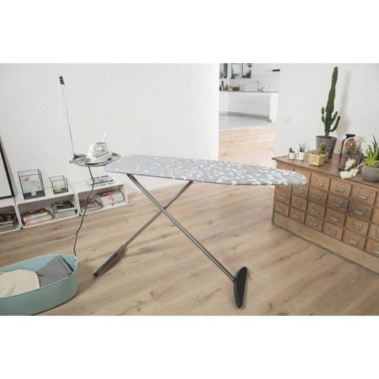 Masa de Calcat Vileda Premium Plus, 133×44 cm, cu Suport Fier de Calcat si Priza Electrica, Multicolor, Masa de Calcat Haine, Masa de Calcat cu Suport pentru Fierul de Calcat, Masa de Calcat cu Priza, Masa de Calcat cu Suport de Fier de Calcat