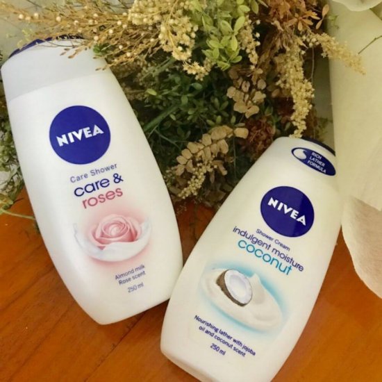 Gel de Dus NIVEA Indulgent Moisture Rose, 250 ml, Parfum de Trandafiri, Gel de Dus, Gel de Corp, Gel de Dus Nivea, Geluri de Dus, Gel de Dus pentru Corp, Gel de Dus Hidratant, Produse Ingrijire Corp, Produse Igiena Corp, Cosmetice pentru Corp