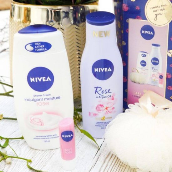 Gel de Dus NIVEA Indulgent Moisture Rose, 250 ml, Parfum de Trandafiri, Gel de Dus, Gel de Corp, Gel de Dus Nivea, Geluri de Dus, Gel de Dus pentru Corp, Gel de Dus Hidratant, Produse Ingrijire Corp, Produse Igiena Corp, Cosmetice pentru Corp