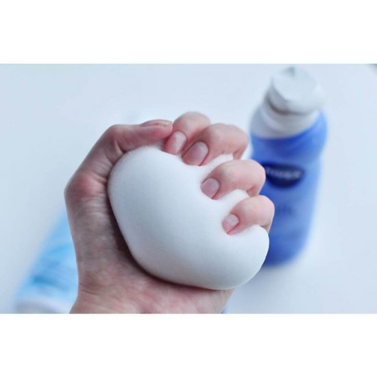 Spuma Dus NIVEA Silk Mousse, 200 ml, cu Ulei de Migdale, Spuma pentru Dus, Nivea Spuma de Dus, Spuma Hidratanta pentru Dus, Geluri de Dus, Gel de Dus, Ingrijirea Corpului, Spuma pentru Corp, Nivea Spuma Ingrijire Corp