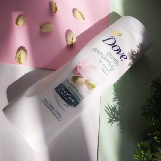 Lotiune Corp DOVE Pampering, 400 ml, cu Extract de Fistic si Magnolie, Lotiuni de Corp Dove, Lotiuni de Corp, Lotiune pentru Corp, Lotiune Ingrijire Corp, Lotiune Hidratanta, Lotiune pentru Hidratare, Lotiune pentru Piele Uscata si Sensibila