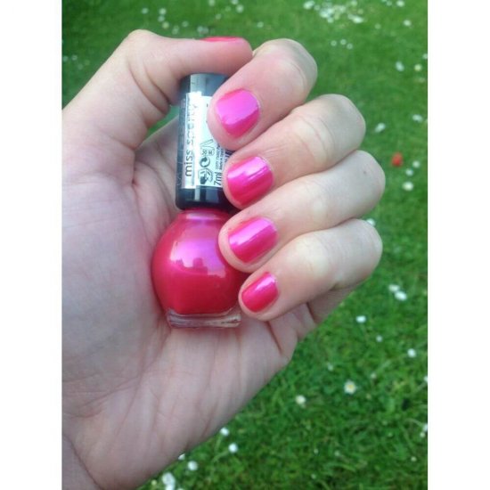 Lac de Unghii Miss Sporty Lasting Colour 571 Pink Flamenco, 7 ml, Lasting Color Gel Shine Nail Polish, Lac de Unghii Gel, Lac de Unghii Roz Tipator, Oja Roz Tipatoare, Lac Gel de Unghi, Gel Lac de Unghi, Oje Roz, Oja Gel, Lac de Unghii Lucios