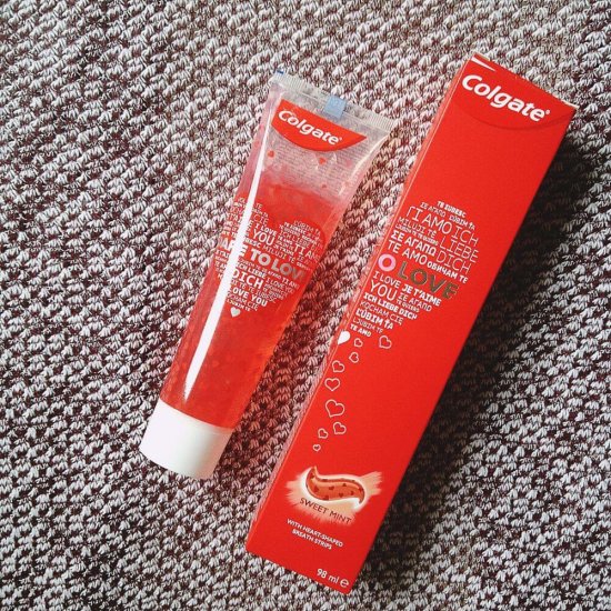 Pasta de Dinti COLGATE Dare To Love, 98 ml, Pasta de Dinti pentru Albire, Articole Igiena Dentara, Pasta Dinti Colgate, Pasta Dinti Albire, Pasta Dinti Sensibili,Produse pentru Ingrjire Orala