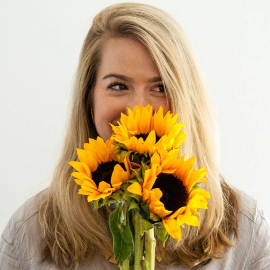 Vopsea de Par Permanenta Garnier Olia 9.3, Golden Light Blond, 110 ml, Fara Amoniac, Vopsea de Par, Vopsea de Par Permanenta, Vopsea de Par Garnier, Vopsea de Par Naturals, Vopsea Permanenta Garnier, Vopsea pentru Par, Vopsea de Par Fara Amoniac