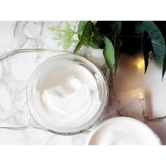 Crema Hidratanta Multiprotectoare de Zi L’Oreal Paris Triple Active, 50 ml, pentru Ten Uscat si Sensibil, Crema Ten Sensibil, Crema Protectoare Ten Sensibil, Crema de Zi pentru Ten Sensibil, Crema L’Oreal Paris, Crema pentru Fata, Crema Pentru Gat