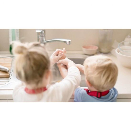 Sapun Lichid FA Kids, 250 ml, Antibacterian, Pepene Rosu, Recipient cu Pompita, Fa Kids Hygiene & Protection, Sapun Lichid de Maini pentru Copii, Sapun Lichid cu Efect Antibacterian, Sapunuri Lichide cu Parfum de Pepene Rosu