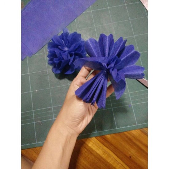 Sfere Pom Pom DACO, 3 Buc/Set, 23.5 cm, Model Sfere Petrecarete, Albastre, Accesorii Creatie, Accesorii Craft, Sfere Pom Pom, Sfere Pom Pom de Petrecere, Pom Pom Hartie, Pompoane Decorative Hartie, Pompon din Hartie