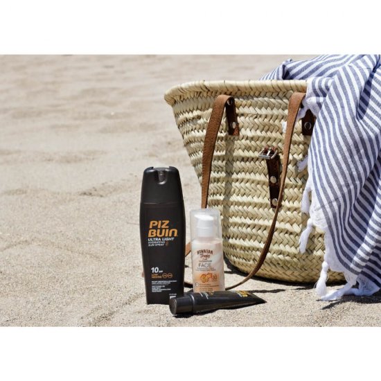 Spray Hidratant Piz Buin Ultra Light SPF 10, 200 ml, Spray Hidratant, Spray cu Protectie Solara, Spray SPF, Spray cu SPF, Spray Hidratantant SPF, Spray Hidratantant cu SPF, Spray Hidratant Piz Buin, Crema Ingrijire Corp