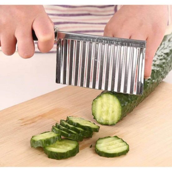 Cutit pentru Cascaval, Maner din Plastic Visiniu, Cutit Ondulat, Cutit pentru Feliere, Cutit Ondulat pentru Feliere, Cutit Feliere, Cutit pentru Feliat Legume, Cutit de Feliat Branza, Cutit pentru Felierea Aperitivelor