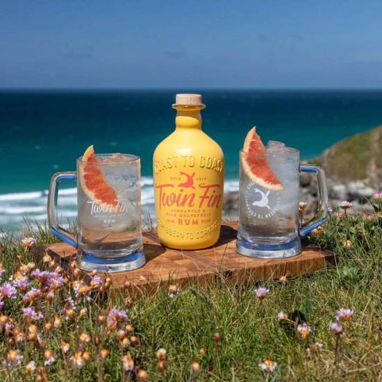Rom Twin Fin Pineapple & Pink Grapefruit, 0.7 L
