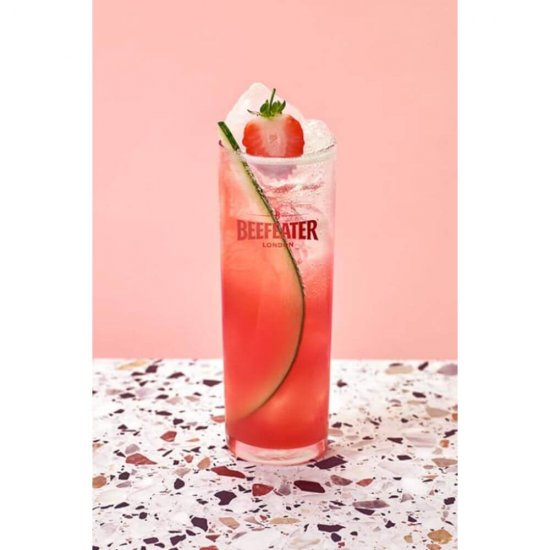 Gin Beefeater Pink, 0.7 L, 37.5% Alcool, Aroma de Capsuni, Gin de Capsuni, Gin Aroma de Capsuni, Gin Beefeater cu Capsuni, Gin cu Capsuni Beefeater, Gin cu Gust de Capsuni, Gin Beefeater cu Gust de Capsuni, Bautura Alcoolica cu Capsuni