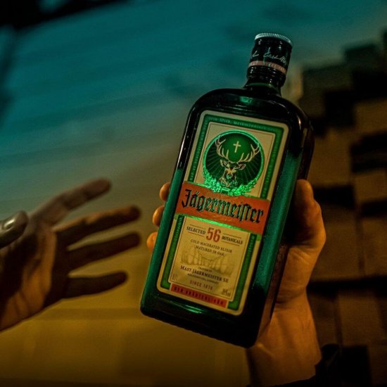 Lichior Jagermeister, 1 L, 35% Alcool, Lichior pe Baza de Plante Jagermeister, Bautura Spirtoasa Jagermeister, Bautura Alcoolica Jagermeister, Bauturi Alcoolice Jagermeister, Bauturi Spirtoase Jagermeister, Lichior 35% Alcool