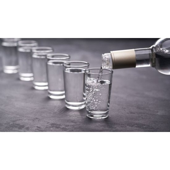 Vodca Wyborowa, 37.5% Alcool, 0.7L, Sticla de Vodca Ieftine, Vodca la 0.7l, Vodca Classica, Vodca cu 37% Alcool, Alcool Ieftin, Bautura cu Alcool 37%, Vodka cu Gust Puternic