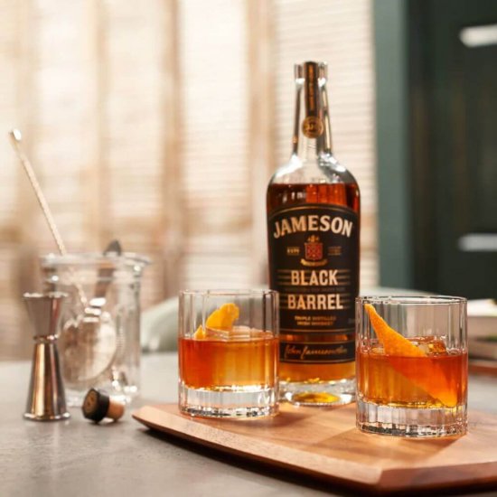 Whisky Jameson Black Barrel, 0.7 L, 40% Alcool, Jameson Whisky Black Barrel 700 ml, Bautura Spirtoasa Jameson Black, Bautura Spirtoasa 40 % Alcool, Bautura Alcoolica, Jameson 0.7 L, Jameson 700 ml, Whisky 700 ml, Bauturi Spirtoase