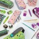 Set Cadou Happy Boots Milan, Verde, Creion Grafit HB, Creioane Colorate, Pix, Ascutitoare, Rechizite Scolare, Set Rechizite Scolare, Cadou Rechizite, Cadou Rechizite Milan, Set Rechizire Milan, Set Insturmente de Scris, Set Instrumente de Scris Milan
