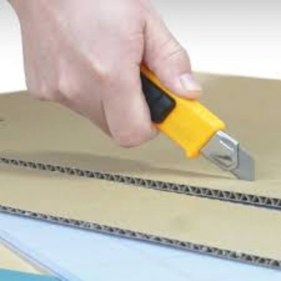 Set Cuttere Craft Deli, 16 Piese, Lame Interschimbabile, Otel, Trusa Galbena, Cutter cu Lame, Cutter Craft, Cuttere pentru Craft, Cutter Deli, Cuttere Deli, Cuttere cu Lame Interschimbabile, Cutter Perforare, Cuttere pentru Perforare