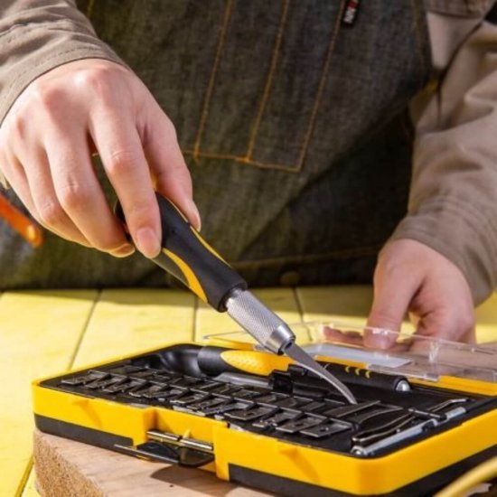 Set Cuttere Craft Deli, 16 Piese, Lame Interschimbabile, Otel, Trusa Galbena, Cutter cu Lame, Cutter Craft, Cuttere pentru Craft, Cutter Deli, Cuttere Deli, Cuttere cu Lame Interschimbabile, Cutter Perforare, Cuttere pentru Perforare