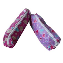 Penar Mic cu Model Inimioare si 1 Fermoar, Dimensiune 19x5.6x3.5 cm - Accesorii Scolare Penar Mic cu Model Inimioare si 1 Fermoar, Dimensiune 19x5.6x3.5 cm - Accesorii Scolare