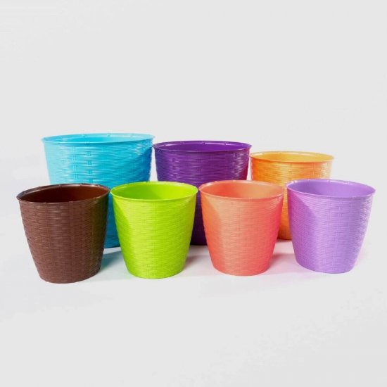 Ghiveci Sterk, Model Ratan, Plastic, 15.5x15 cm, Separator Inclus, Rosu, Ghiveci Model Ratan, Ghiveci Ratan Rosu, Ghiveci Ratan Colorat, Ghiveci 15 cm, Ghiveci cu Separator de Apa, Ghiveci de Plastic, Ghiveci pentru Flori, Ghiveci Rotund