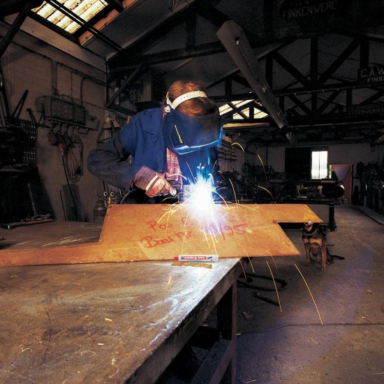 Marker permanent Edding 950 Industrial, corp plastic, varf rotund, 10mm, negru