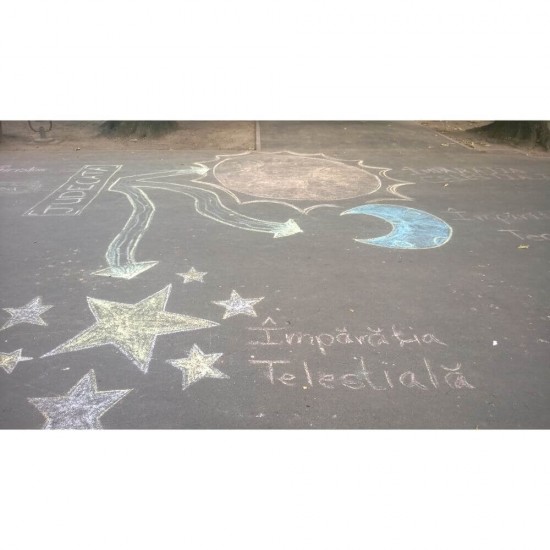 Set 20 Bucati Creta Rotunda Colorata Ecada, Ambalare Tip Galeata, Creta Colorata, Creta Baton, Set Creta Colorata, Creta Asfalt, Creta pentru Desene Asfalt, Creta pentru Scoala, Set Crete, Crete Colorate, Creta Color Rotunda