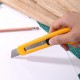 Cutter cu Autoblocare DELI Pro, Lama de Otel, Galben, 0.4x9x80 mm, 1 Buc, Cutter pentru Hartie, Cutter pentru Carton, Cutter pentru Materiale, Cutter cu Autoblocare, Cutter cu Lama de Otel, Cutter Maner Plastic, Cutter Autobocare Lama 80mm