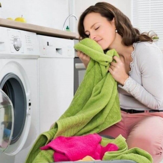 Detergenti Lichid PERWOLL Renew & Blossom, 20 Spalari, Cantitate 1000 ml, Detergent Lichid pentru Haine Colorate, Solutii Curatare Haine Colorate, Detergent Rufe Lichid, Detergent Lichid Rufe Colorate