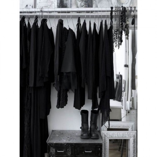 Detergenti Lichid PERWOLL Black & Fiber, 20 Spalari, Cantitate 1000 ml, Detergent Lichid pentru Haine Negre, Solutii Curatare a Hainelor Negre, Detergent Lichid pentru Rufe, Solutii Spalat Haine Negre, Detergenti Ingrijire Tesaturi Negre