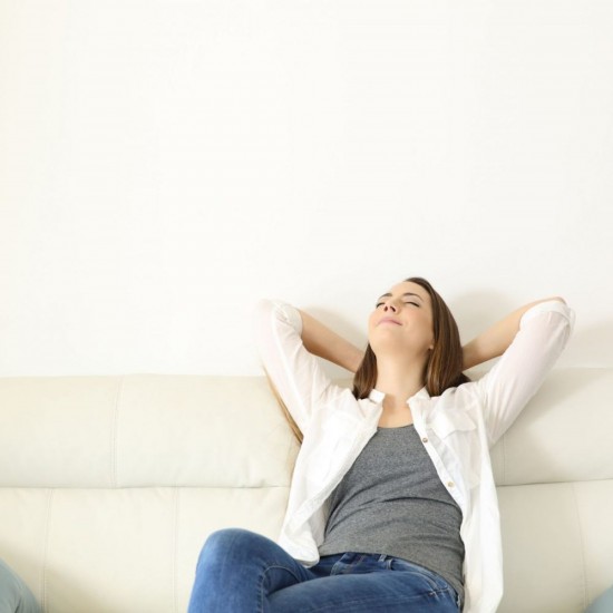 Odorizant cu Pulverizator Discover Comfort, 500 ml, Lichid, Elimina Mirosurile Neplacute din Materiale si Locuinte, Odorizant Spray pentru Camera, Odorizant Spray Lichid, Spray-uri Odorizante, Odorizante pentru Casa, Odorizante Profesionale